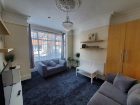 Spacious 4 bedroom Edwardian home close to station
